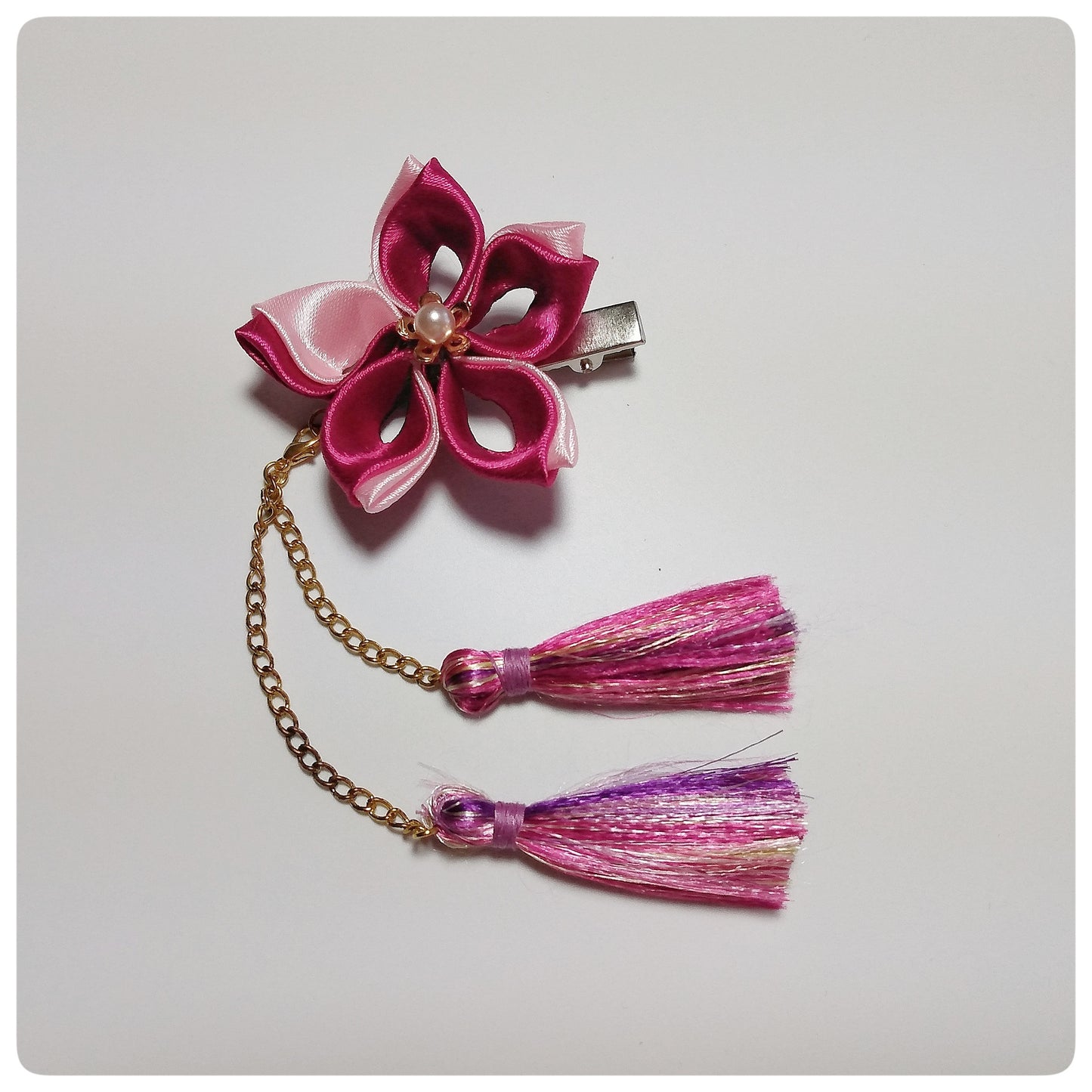 Kanzashi bloem - roze, met afneembare kwastjes