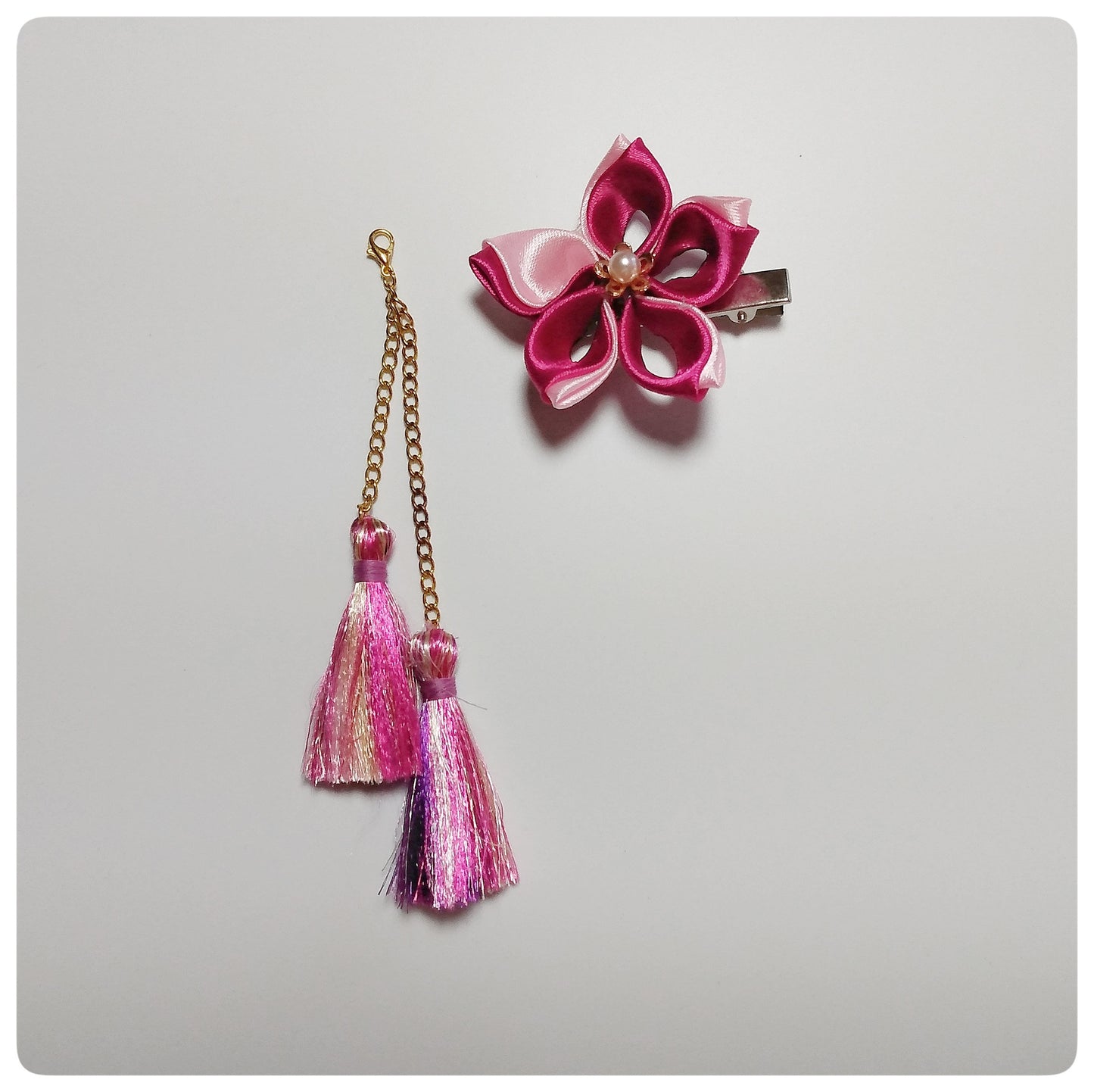 Kanzashi bloem - roze, met afneembare kwastjes