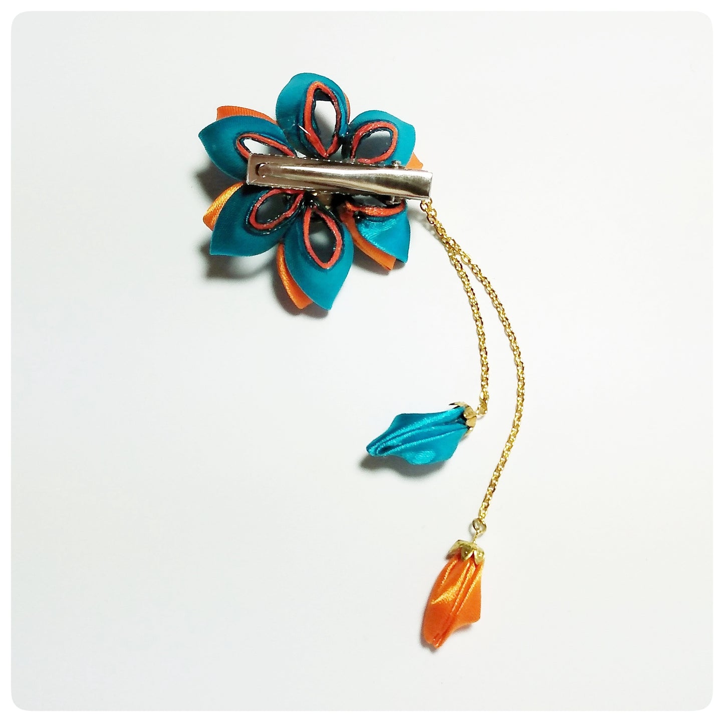 Kanzashi bloem - blauw/oranje met belletje