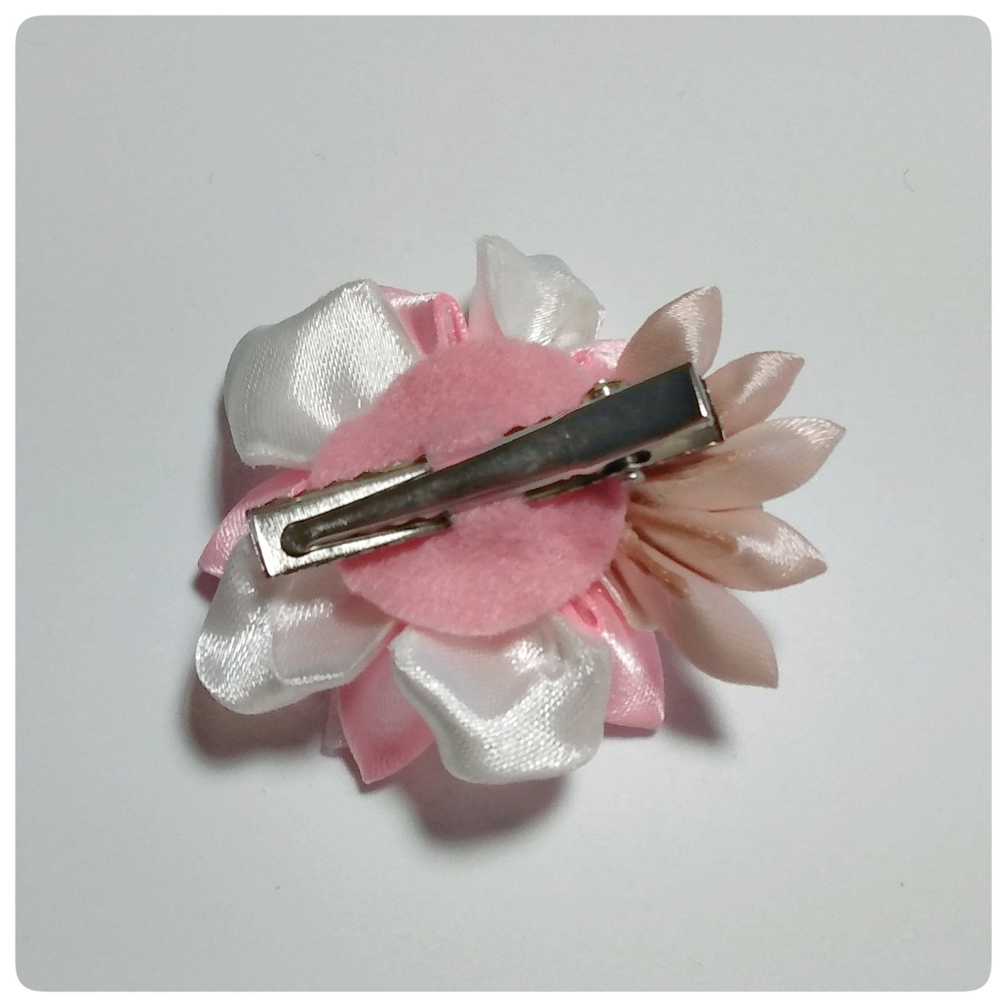 Kanzashi bloem - wit/roze