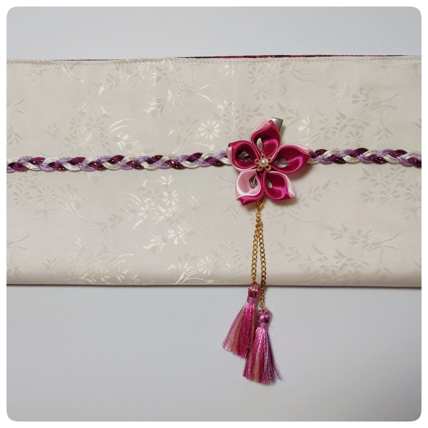 Kanzashi bloem - roze, met afneembare kwastjes