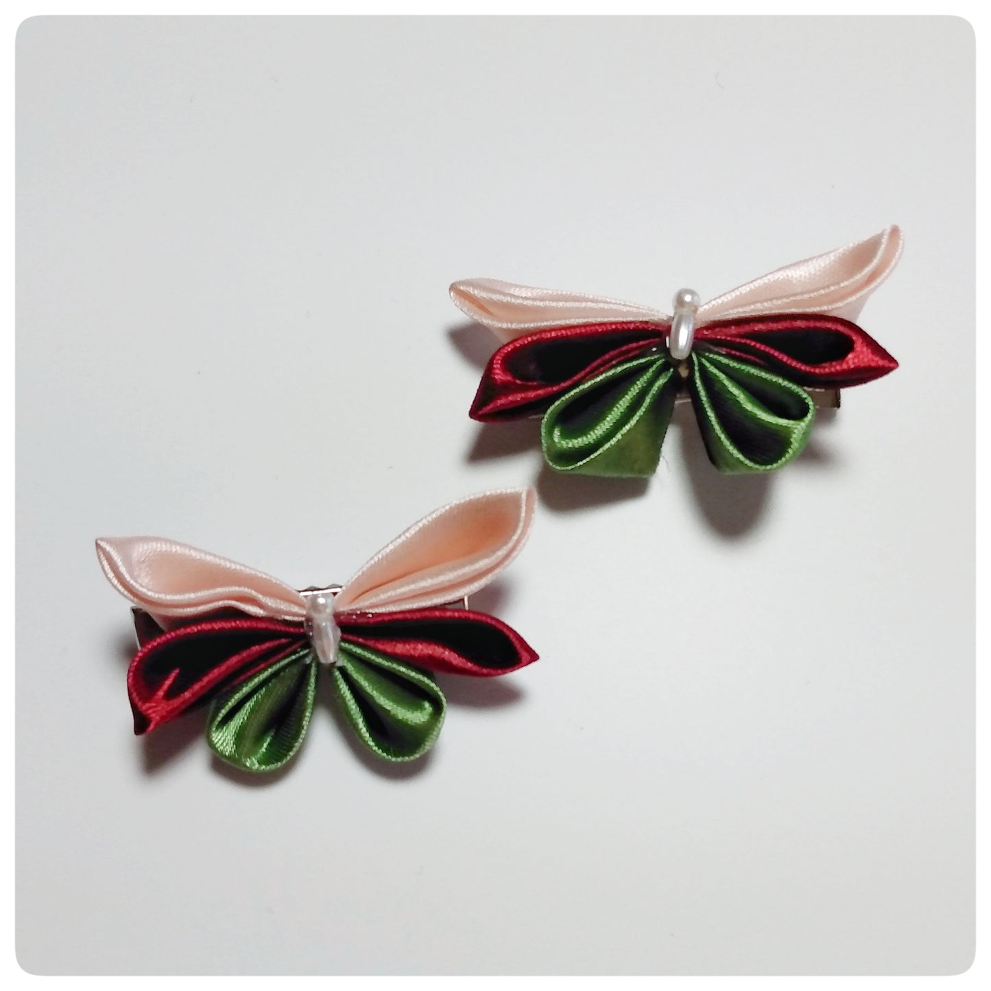 Kanzashi vlinder (2st.) - rood/groen/blush