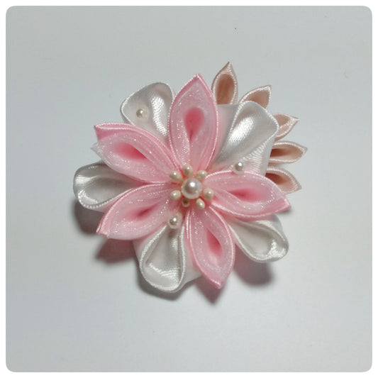 Kanzashi bloem - wit/roze